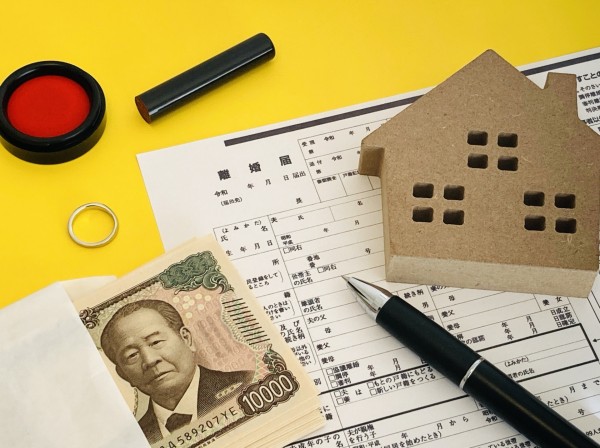 【離婚×住宅ローン】不動産の任意売却という選択肢とは？よくあるケースと注意点を解説！サムネイル